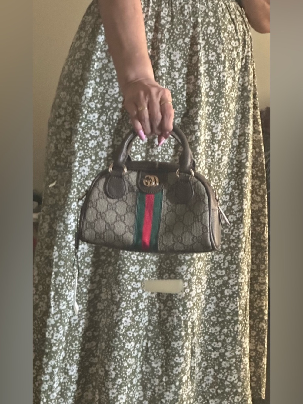 Beautiful bag crossbody NOT AUTHENTIC - Picture 11 of 12